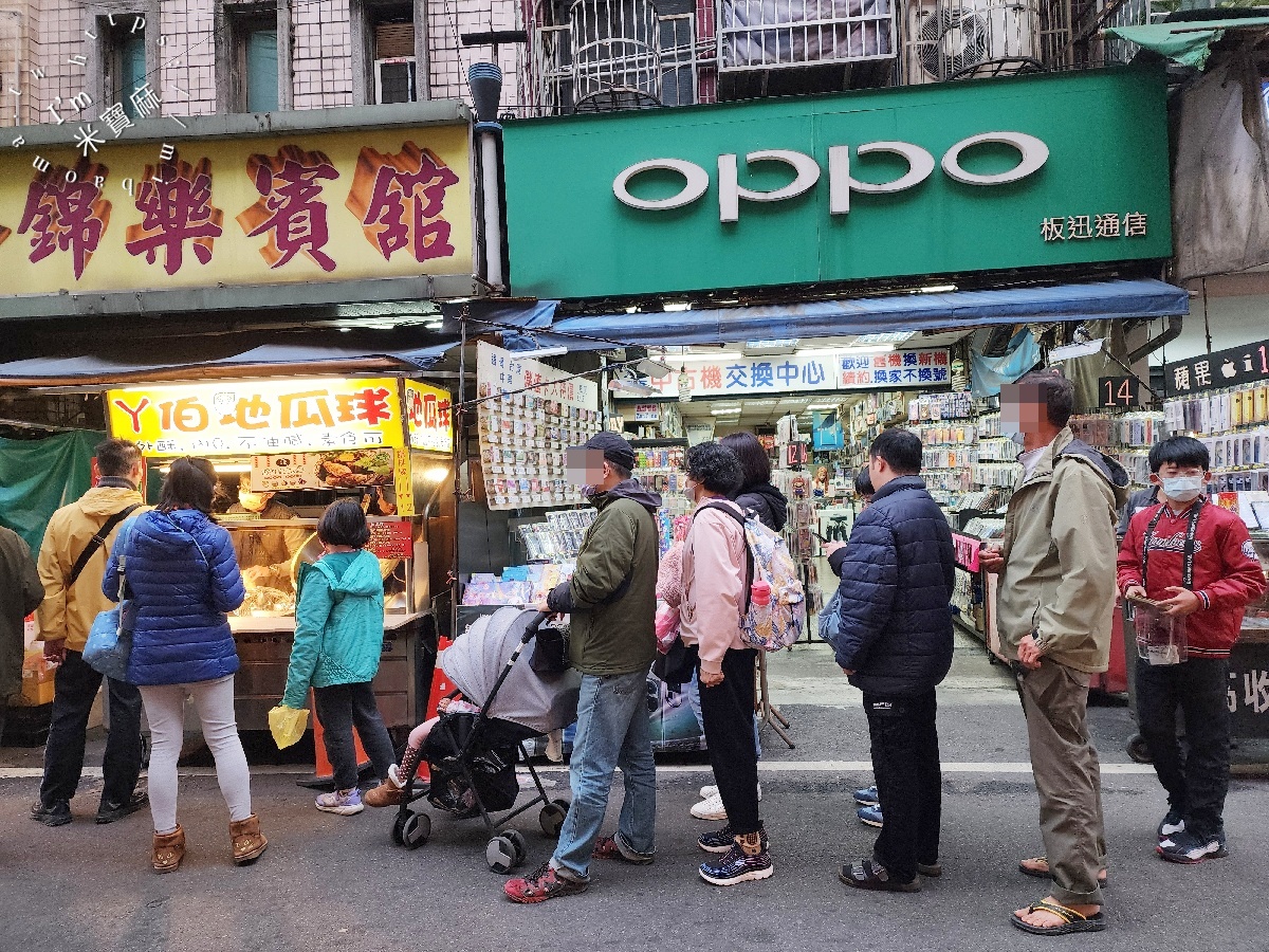 阿伯地瓜球｜湳雅夜市美食，冷掉也Q脆！多口味銅板價地瓜球排隊名店