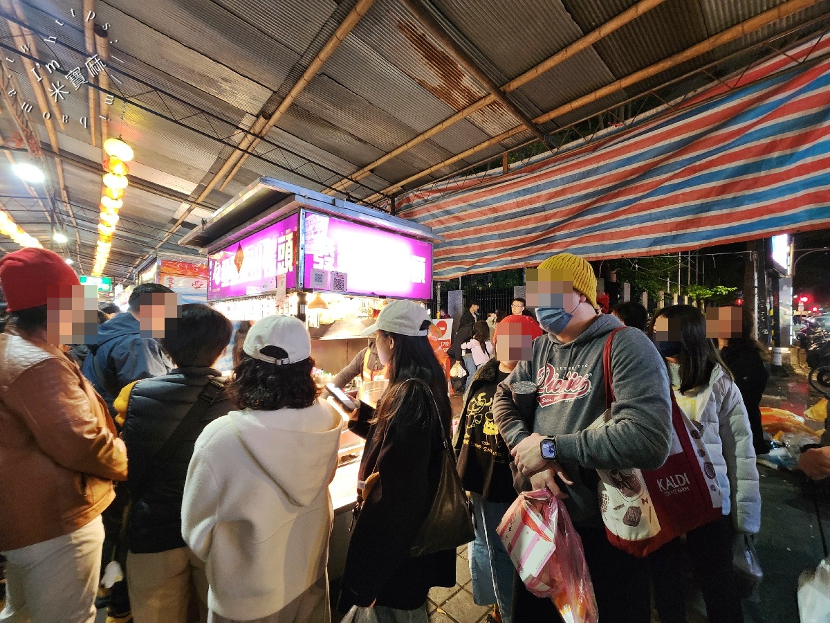 發發東山鴨頭｜寧夏夜市美食，逾30年老字號！黑金入味滷味推薦，宵夜聚餐必點！