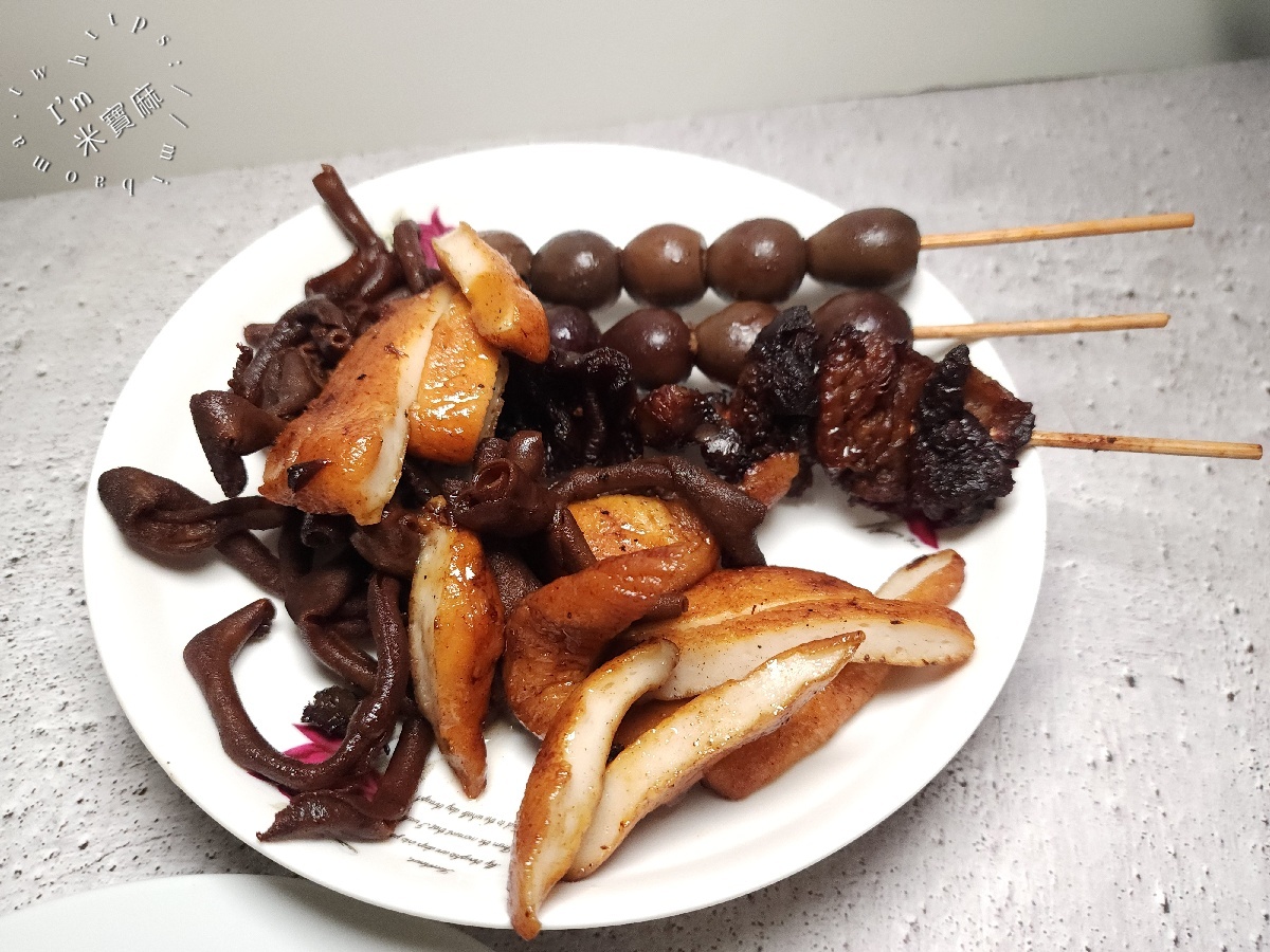 發發東山鴨頭｜寧夏夜市美食，逾30年老字號！黑金入味滷味推薦，宵夜聚餐必點！