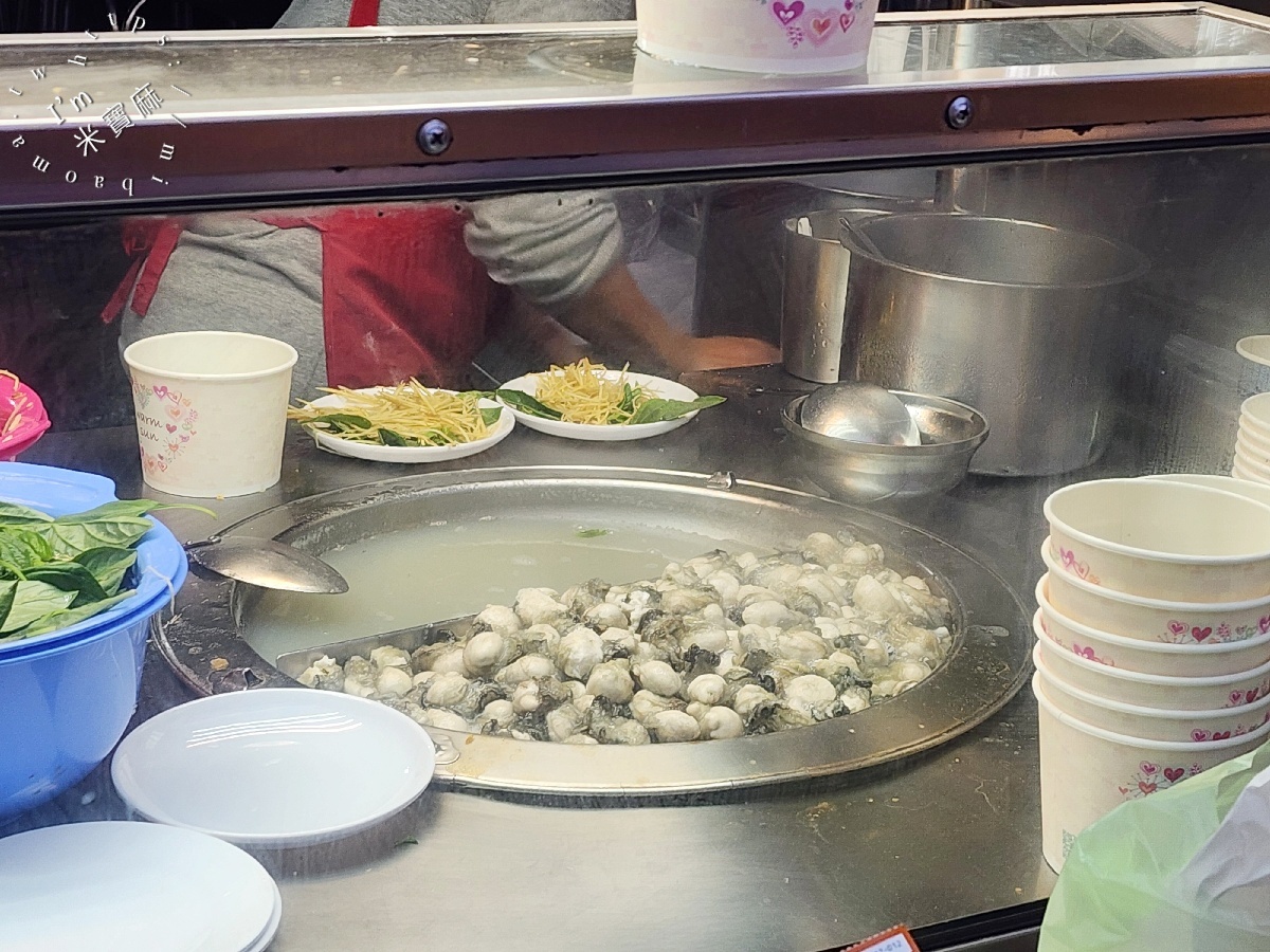 廣州街夜市脆皮蚵仔煎｜萬華美食老字號：白鍾元、500碗激推必吃，龍山寺站人氣小吃！