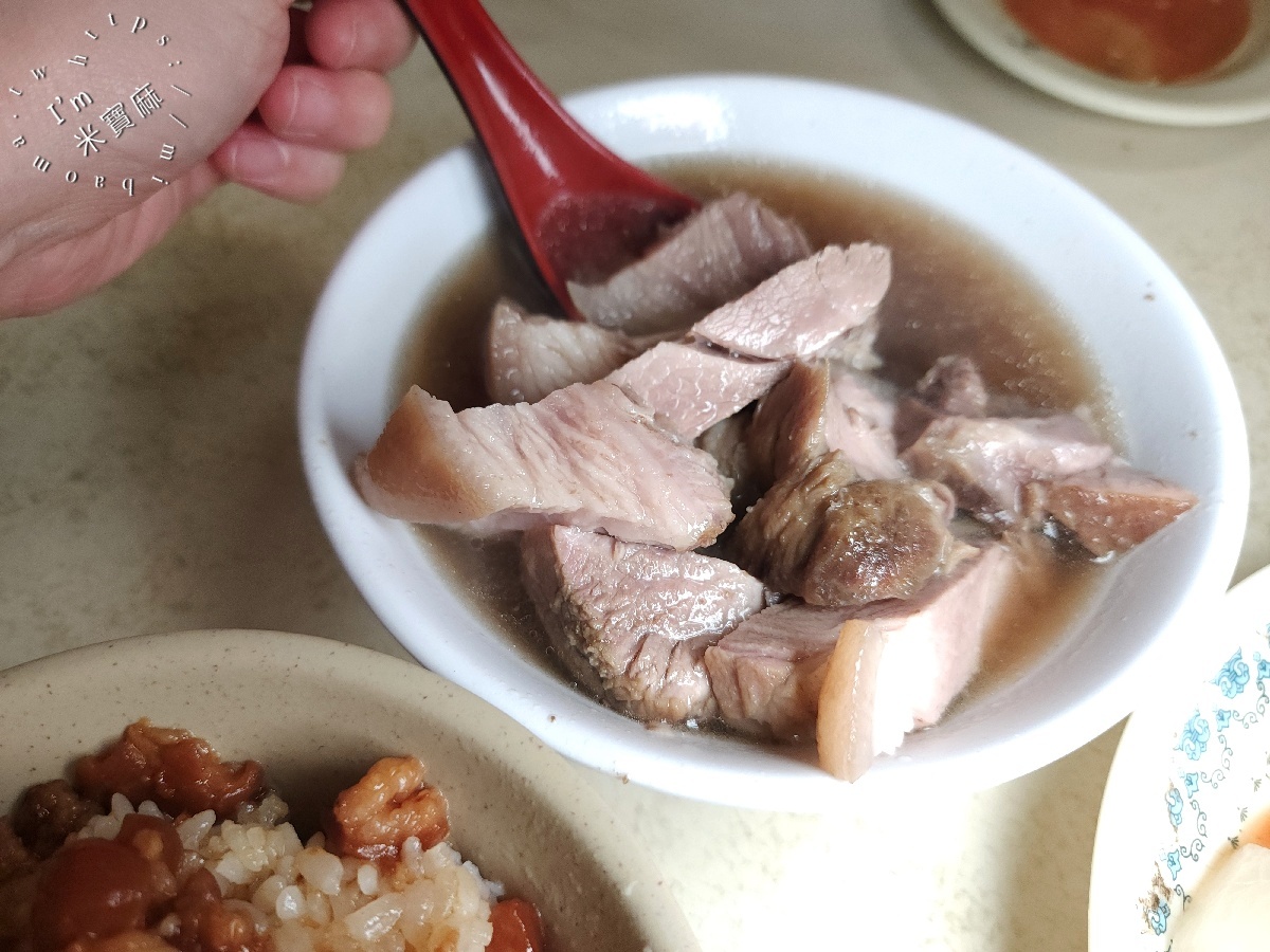 歸綏街當歸豬腳老店｜台北大同區40年排隊美食：甘醇湯頭豬腳Q彈