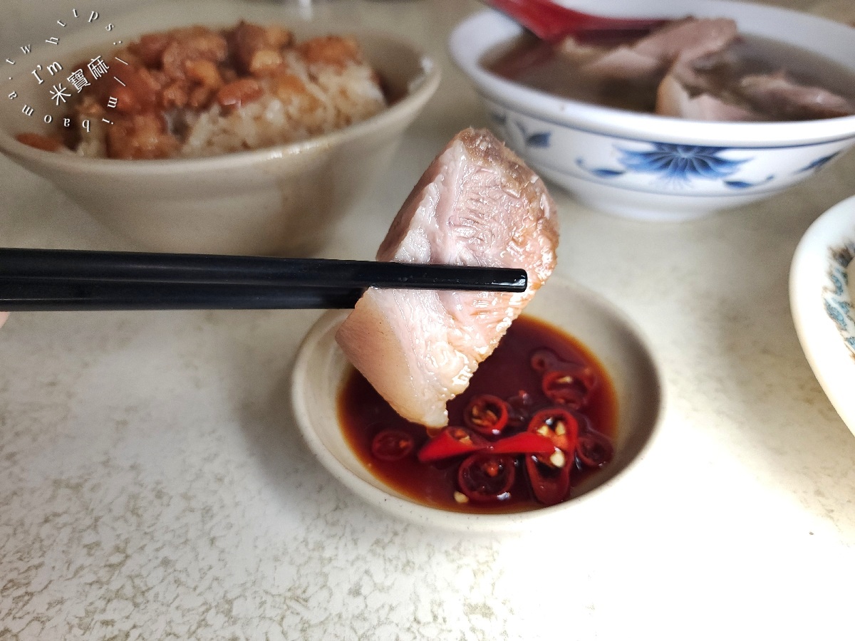歸綏街當歸豬腳老店｜台北大同區40年排隊美食：甘醇湯頭豬腳Q彈