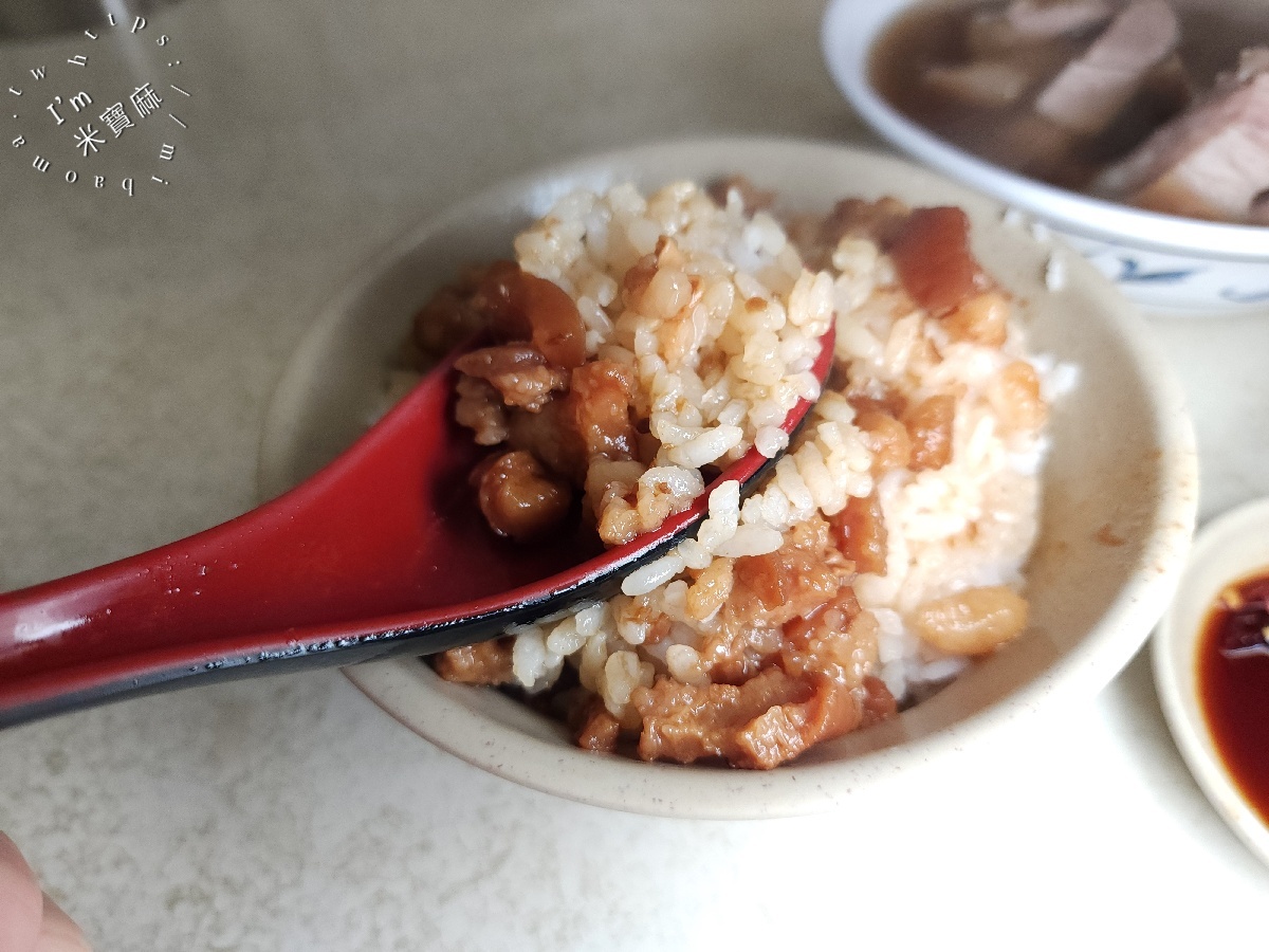 歸綏街當歸豬腳老店｜台北大同區40年排隊美食：甘醇湯頭豬腳Q彈