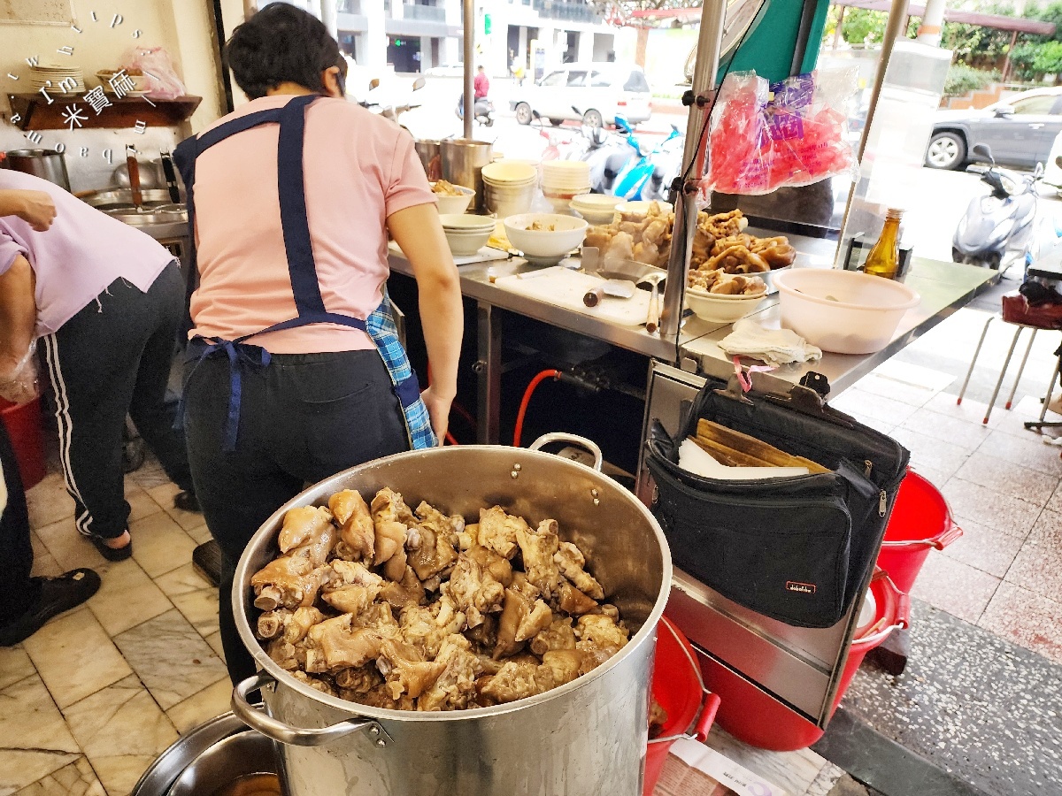 歸綏街當歸豬腳老店｜台北大同區40年排隊美食：甘醇湯頭豬腳Q彈