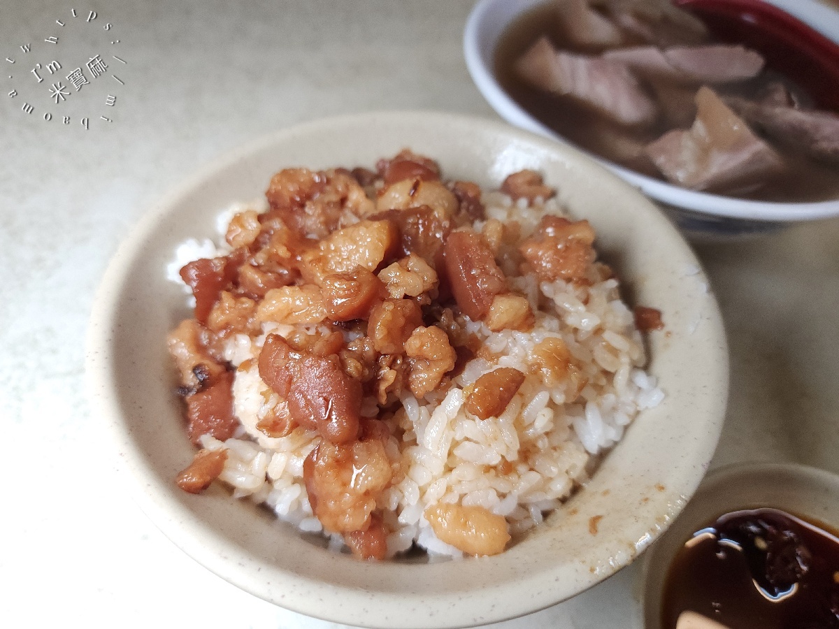 歸綏街當歸豬腳老店｜台北大同區40年排隊美食：甘醇湯頭豬腳Q彈