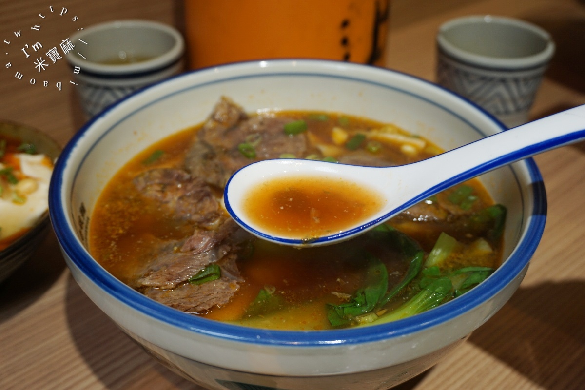 秦朝老碗麵｜中和手扯麵推薦！超Q彈寬版麵、40元小菜隨你疊、飲料無限暢飲，高CP值陝西風味麵食！