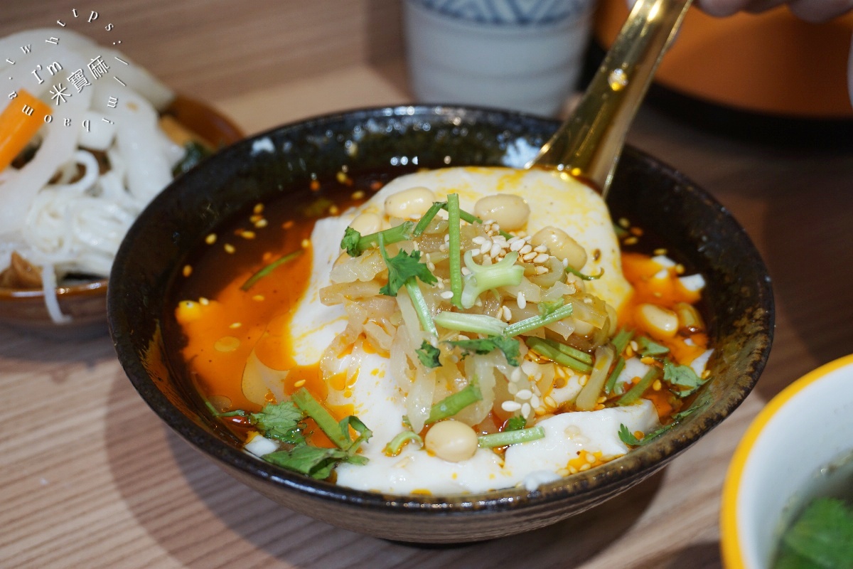 秦朝老碗麵｜中和手扯麵推薦！超Q彈寬版麵、40元小菜隨你疊、飲料無限暢飲，高CP值陝西風味麵食！