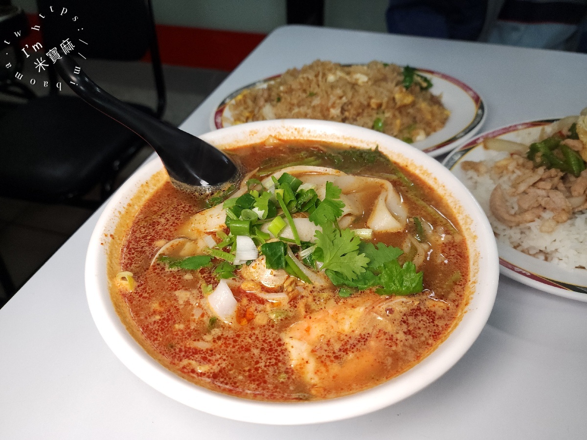 泰式小吃店｜新店美食，正宗泰國闆娘掌廚，平價美味快炒、月亮蝦餅必吃！