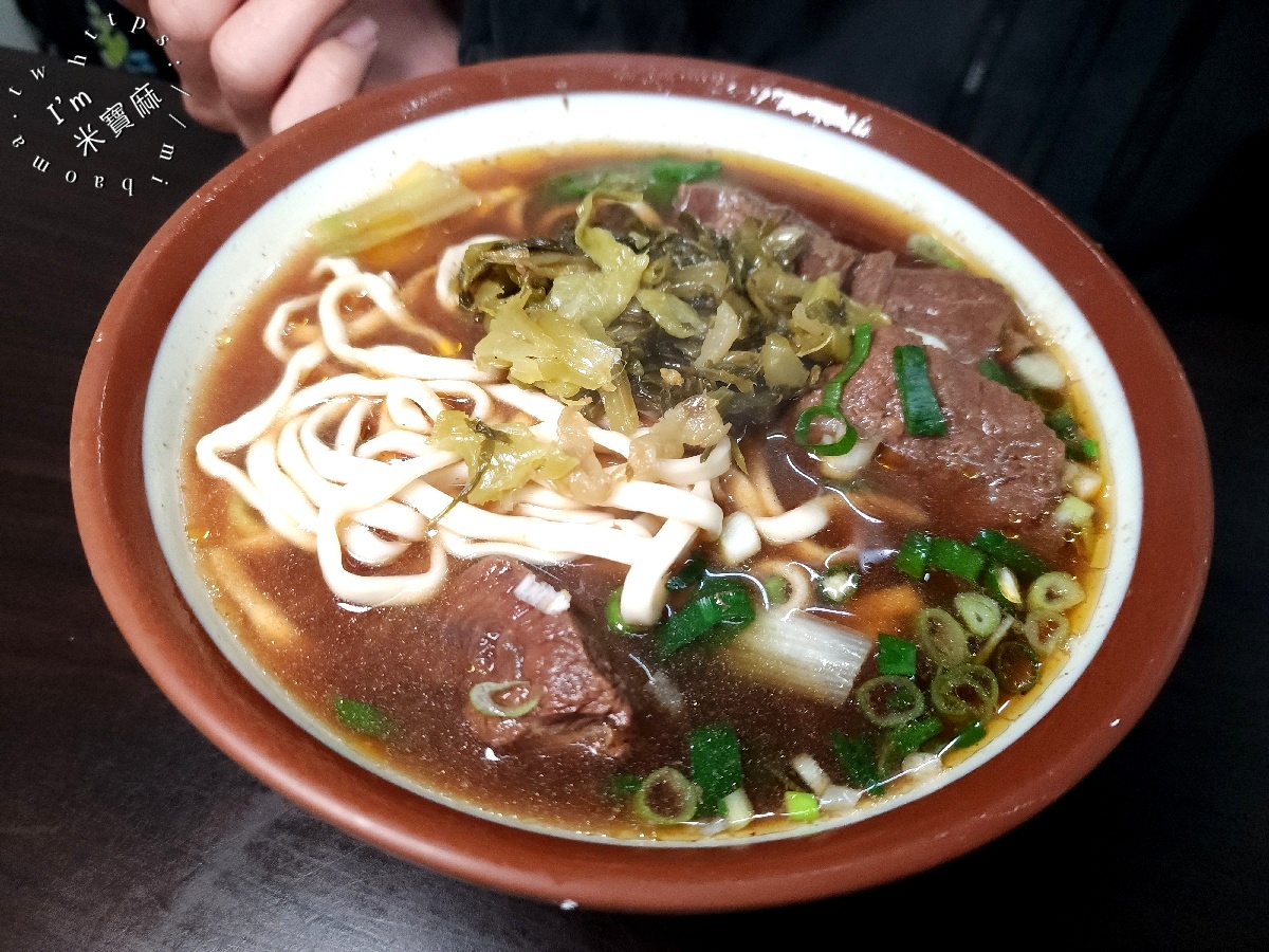 大東北牛肉麵水餃｜板橋美食，新埔民生站高CP值紅燒牛肉麵、爆汁韭菜水餃在地好滋味