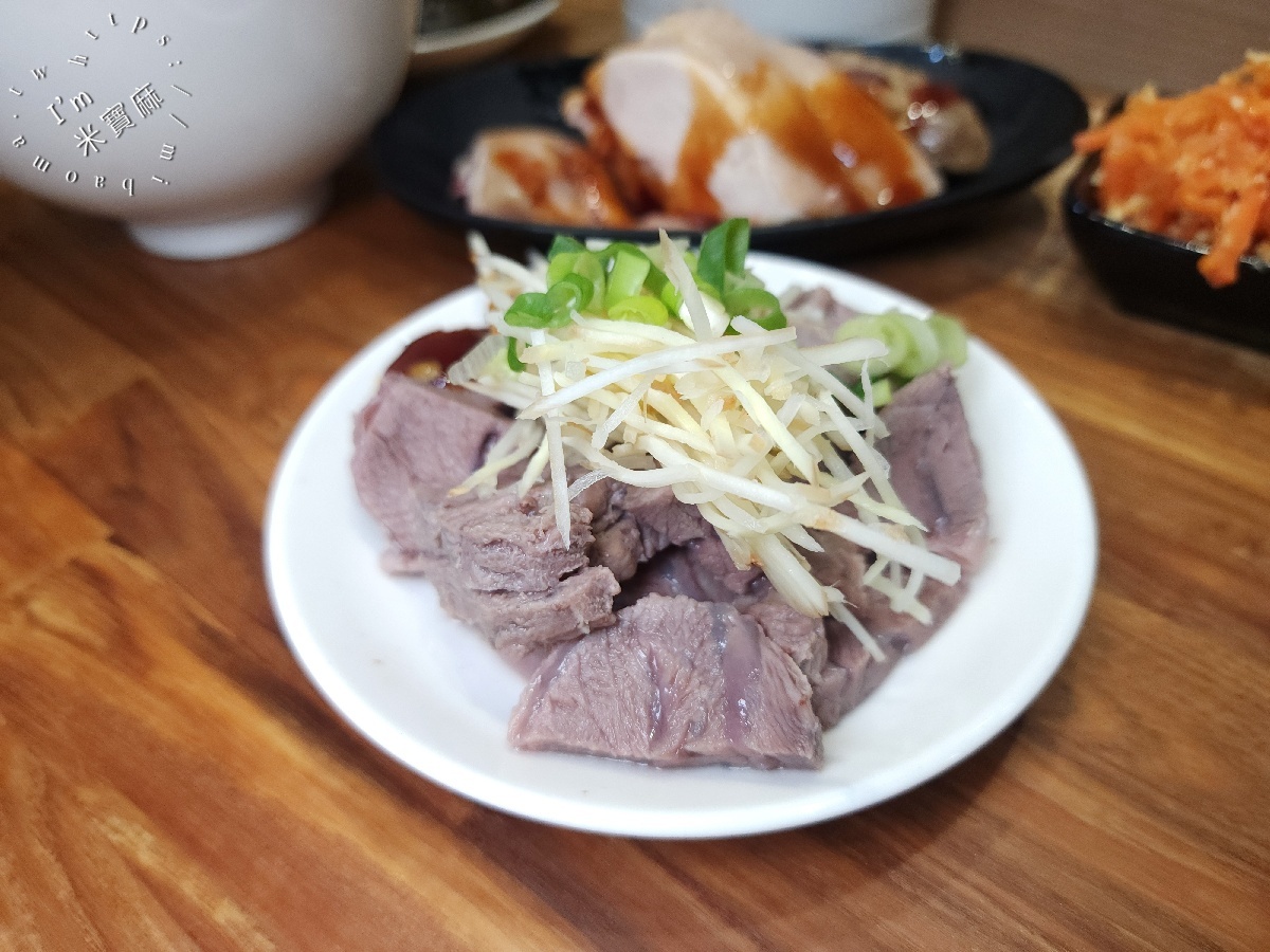 曉紅蔥臺式小吃專門｜永和頂溪排隊美食！必吃雞絲飯、銷魂白斬雞，古早味小吃這樣選！