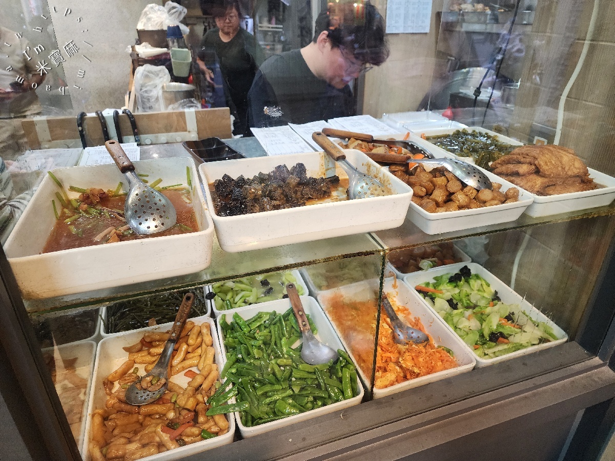 曉紅蔥臺式小吃專門｜永和頂溪排隊美食！必吃雞絲飯、銷魂白斬雞，古早味小吃這樣選！