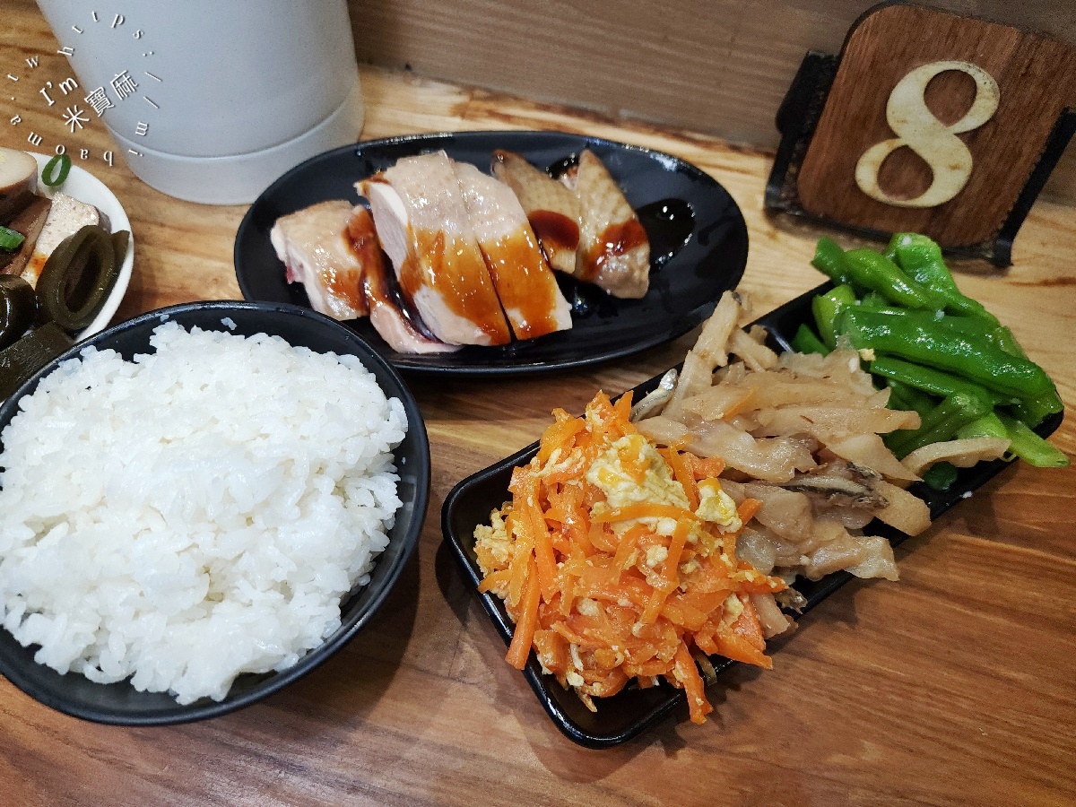 曉紅蔥臺式小吃專門｜永和頂溪排隊美食！必吃雞絲飯、銷魂白斬雞，古早味小吃這樣選！