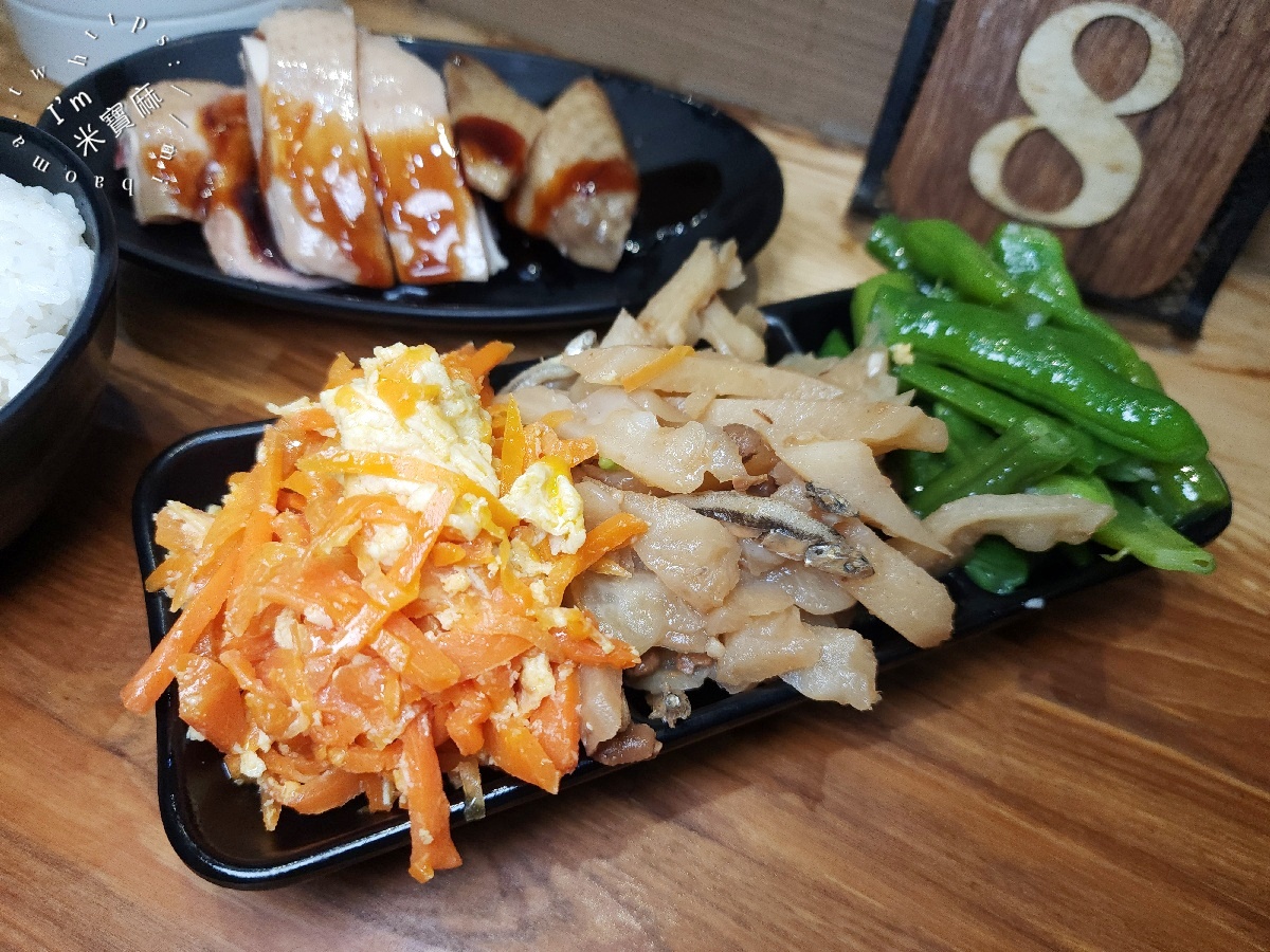 曉紅蔥臺式小吃專門｜永和頂溪排隊美食！必吃雞絲飯、銷魂白斬雞，古早味小吃這樣選！