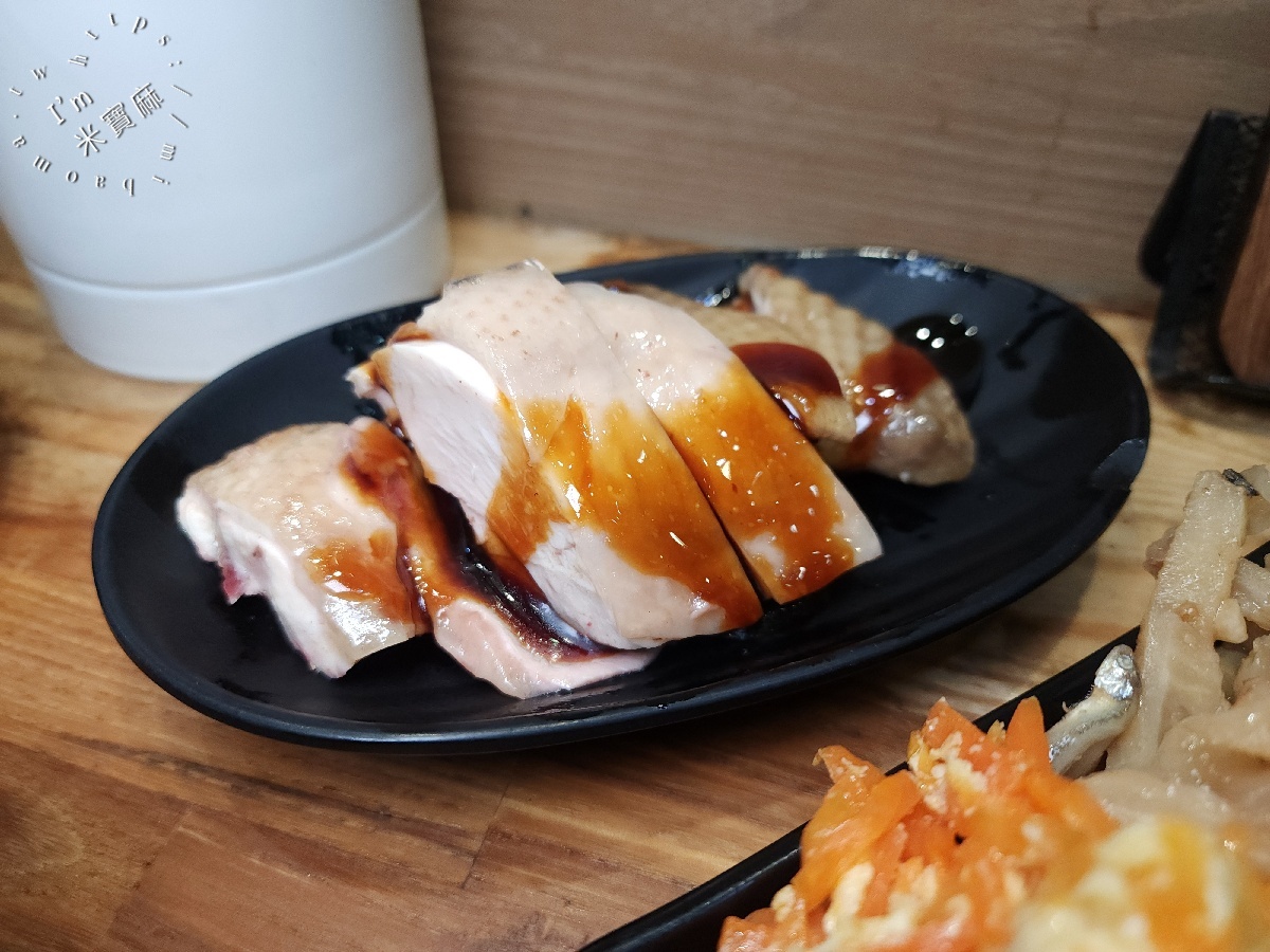 曉紅蔥臺式小吃專門｜永和頂溪排隊美食！必吃雞絲飯、銷魂白斬雞，古早味小吃這樣選！