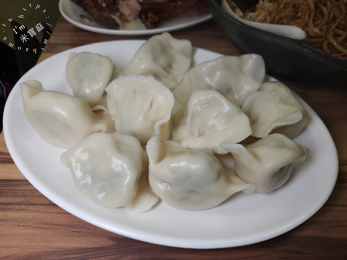 義聚東劉家水餃|永和美食,頂溪站30年老店!必吃山東燒雞、爆汁北方水餃與獨門炸醬麵 義聚東劉家水餃|永和美食,頂溪站30年老店!必吃山東燒雞、爆汁北方水餃與獨門炸醬麵