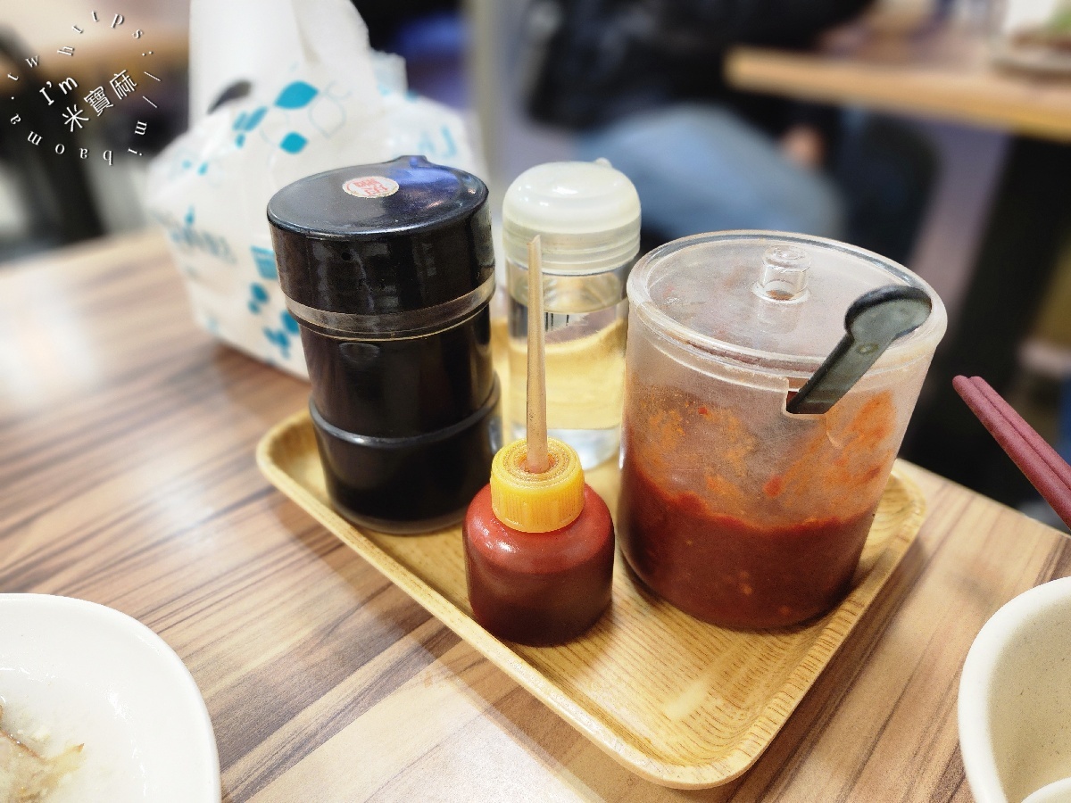 義聚東劉家水餃|永和美食,頂溪站30年老店!必吃山東燒雞、爆汁北方水餃與獨門炸醬麵 義聚東劉家水餃|永和美食,頂溪站30年老店!必吃山東燒雞、爆汁北方水餃與獨門炸醬麵