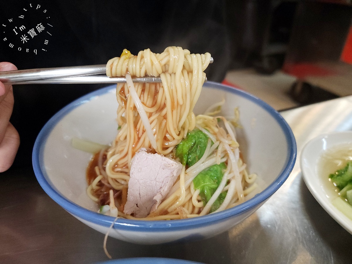 台發切仔麵｜台北美食，捷運大直站旁傳承三代古早味，必點煙燻玉米土雞！