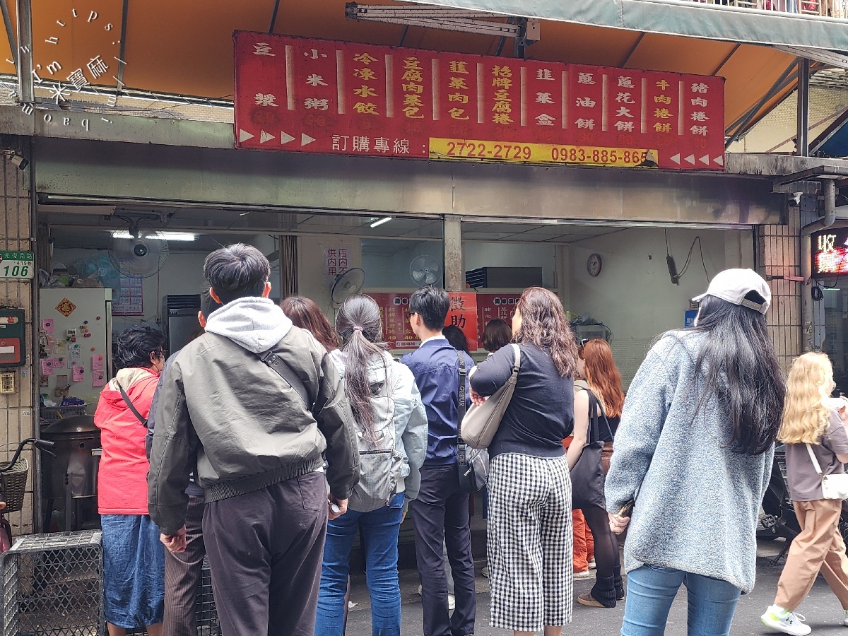 周家豆腐捲｜國父紀念館站光復市場必吃！500碗推薦的東北乾烙餅皮傳奇，清爽不油膩的家鄉味