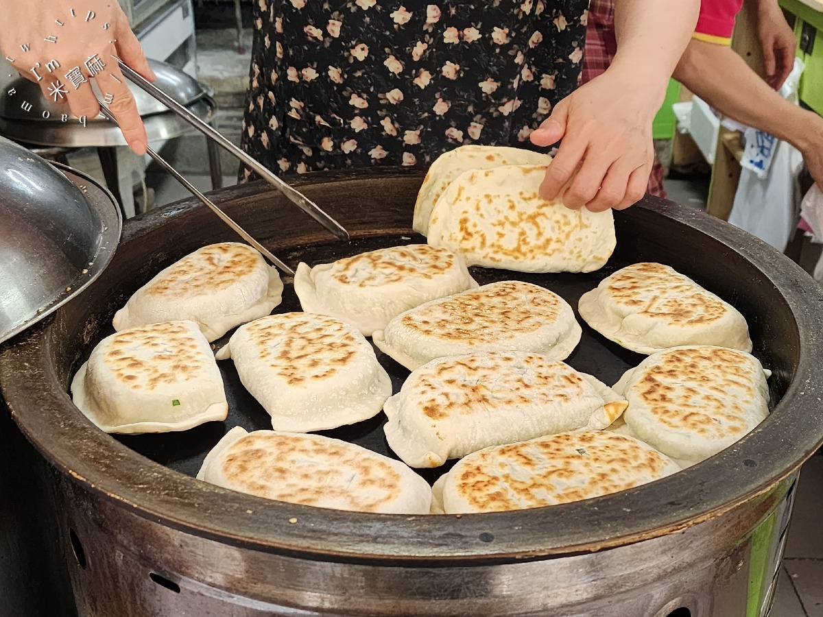 周家豆腐捲｜國父紀念館站光復市場必吃！500碗推薦的東北乾烙餅皮傳奇，清爽不油膩的家鄉味