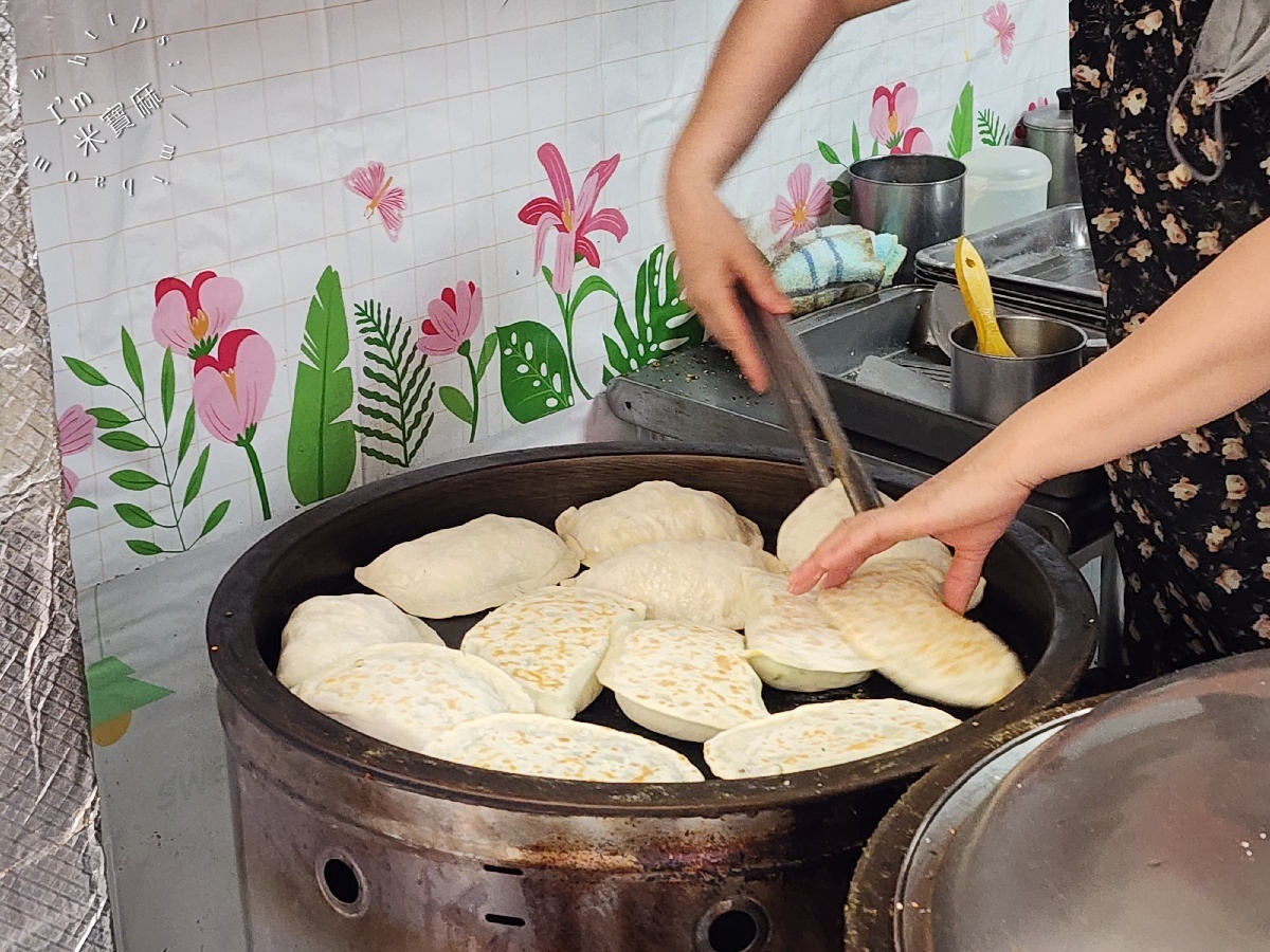 周家豆腐捲｜國父紀念館站光復市場必吃！500碗推薦的東北乾烙餅皮傳奇，清爽不油膩的家鄉味