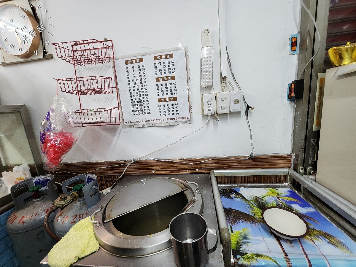 北方便當｜板橋銅板美食，50元起享受三配菜任選，內用還有暖心熱湯！