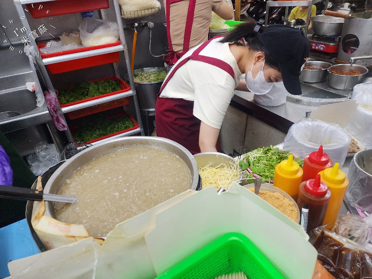 鵝媽媽鵝肉切仔麵｜景美在地必比登美食！必點煙燻鵝肉與Q彈切仔麵，吃過就懂它的厲害