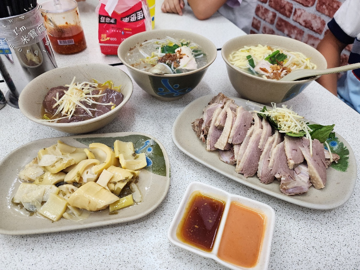 網站近期文章：鵝媽媽鵝肉切仔麵｜景美在地必比登美食！必點煙燻鵝肉與Q彈切仔麵，吃過就懂它的厲害