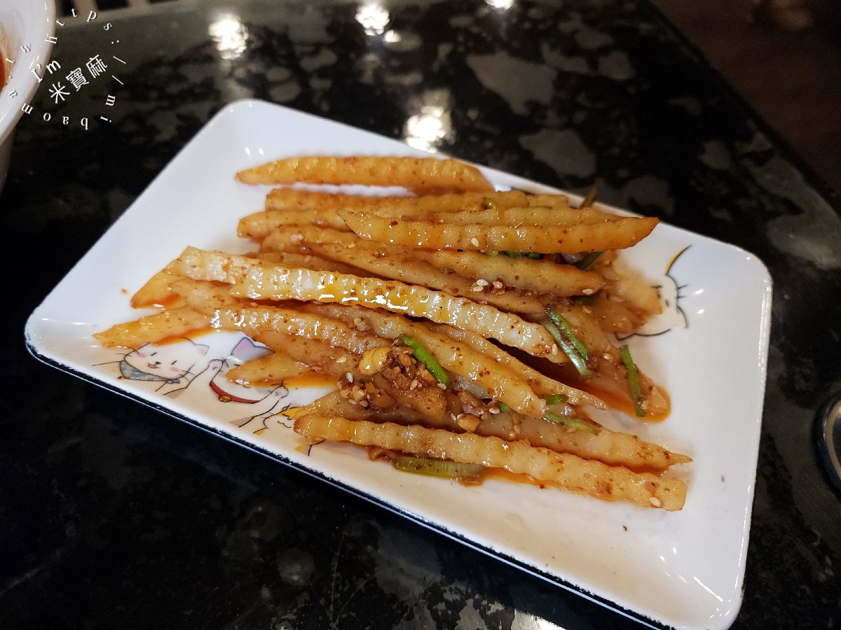 黃師傅酸辣粉｜中和廟口美食，麻辣Q彈酸辣粉與暖心砂鍋，捷運中和站周邊美食選擇