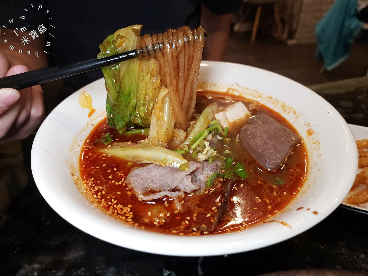 網站近期文章：黃師傅酸辣粉｜中和廟口美食，麻辣Q彈酸辣粉與暖心砂鍋，捷運中和站周邊美食選擇