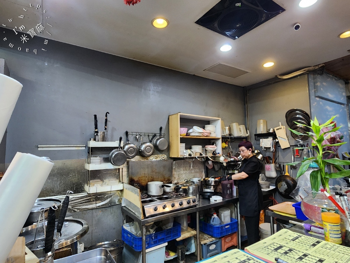 黃師傅酸辣粉｜中和廟口美食，麻辣Q彈酸辣粉與暖心砂鍋，捷運中和站周邊美食選擇