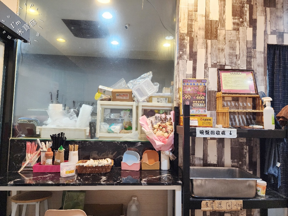 黃師傅酸辣粉｜中和廟口美食，麻辣Q彈酸辣粉與暖心砂鍋，捷運中和站周邊美食選擇