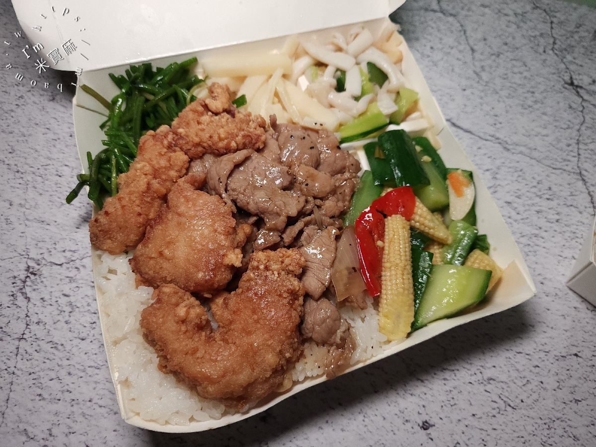 巧福便當｜台北城中市場必吃！招牌飯、炸排骨，多樣配菜讓你飽足一整天