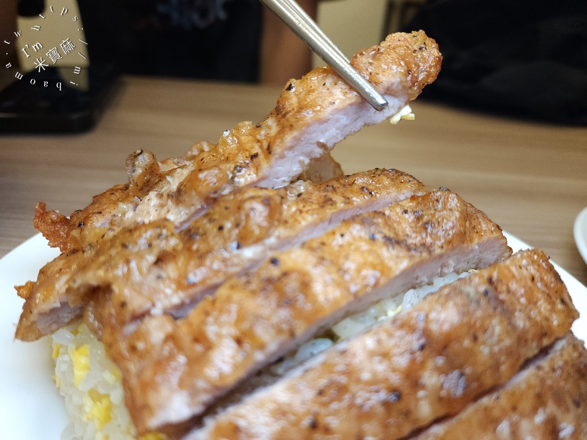 三碗公炒飯｜土城美食，前鼎泰豐師傅的手藝！不只排骨炒飯，多樣麵點小菜