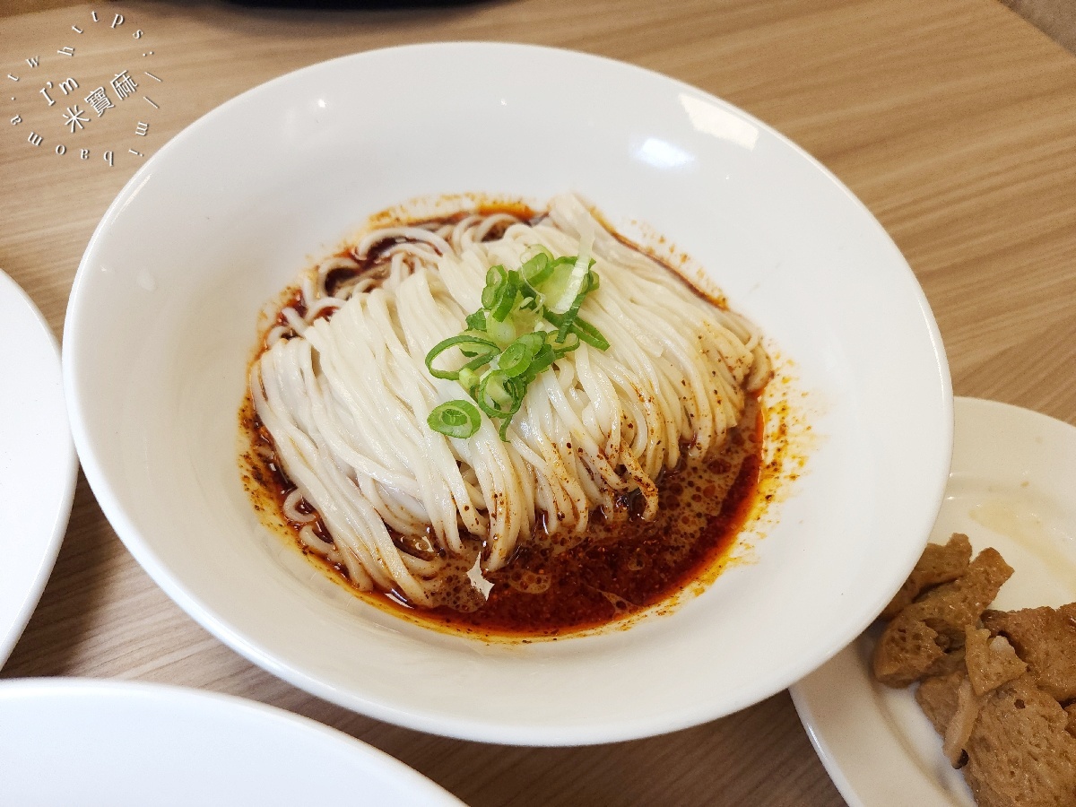 三碗公炒飯｜土城美食，前鼎泰豐師傅的手藝！不只排骨炒飯，多樣麵點小菜