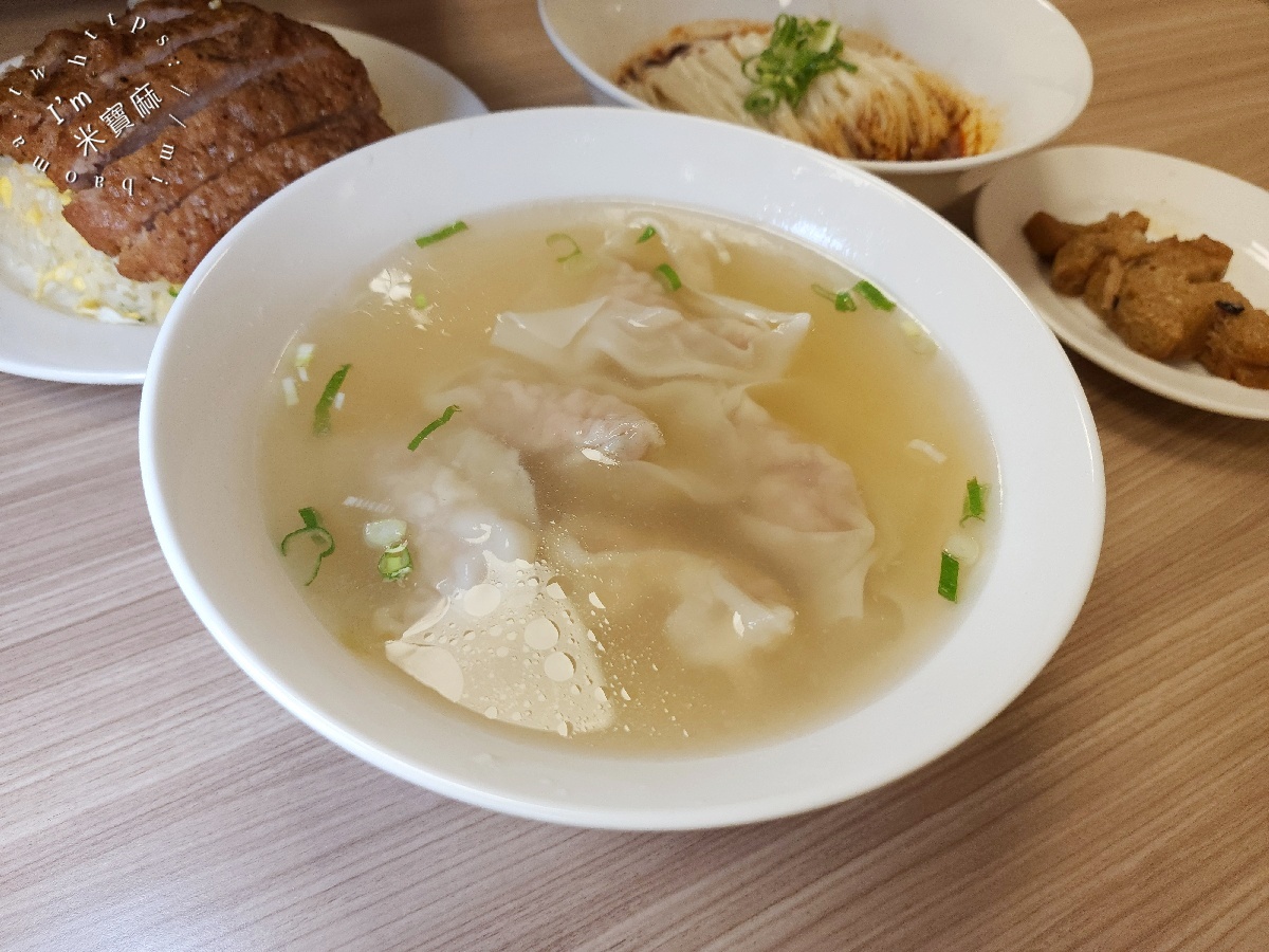 三碗公炒飯｜土城美食，前鼎泰豐師傅的手藝！不只排骨炒飯，多樣麵點小菜