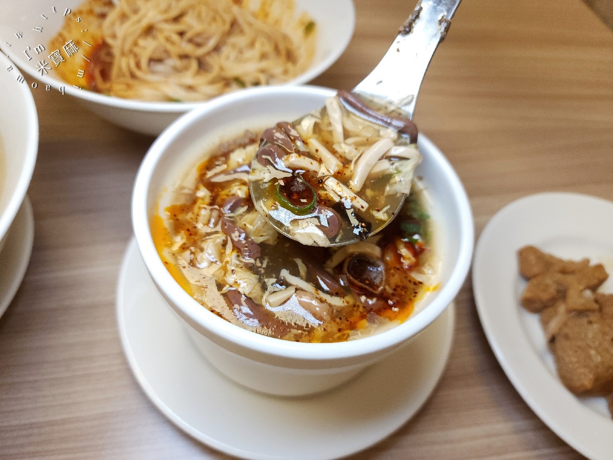 三碗公炒飯｜土城美食，前鼎泰豐師傅的手藝！不只排骨炒飯，多樣麵點小菜