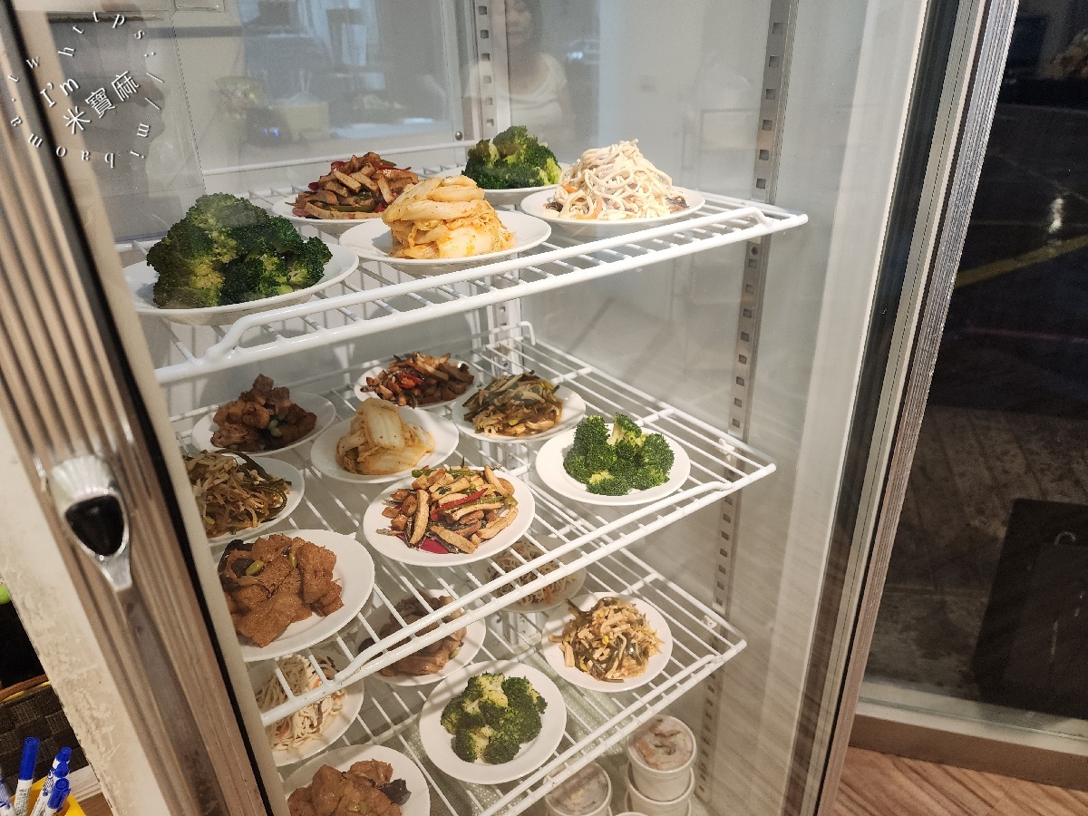 三碗公炒飯｜土城美食，前鼎泰豐師傅的手藝！不只排骨炒飯，多樣麵點小菜