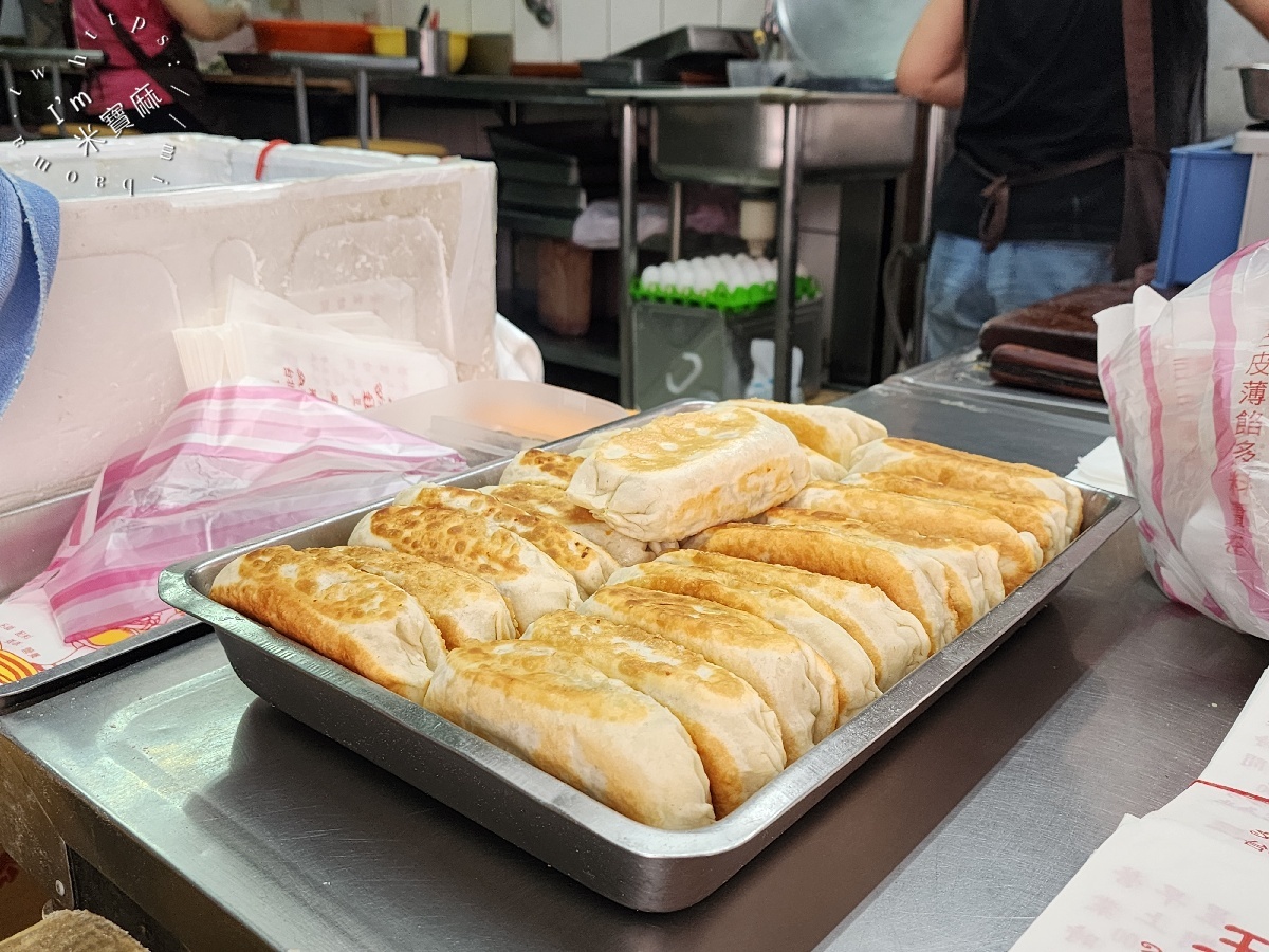 王記豆腐捲|信義安和站美食,乾烙不油膩,銅板價小吃激推,韭菜盒、豆腐捲都很正點 王記豆腐捲|信義安和站美食,乾烙不油膩,銅板價小吃激推,韭菜盒、豆腐捲都很正點