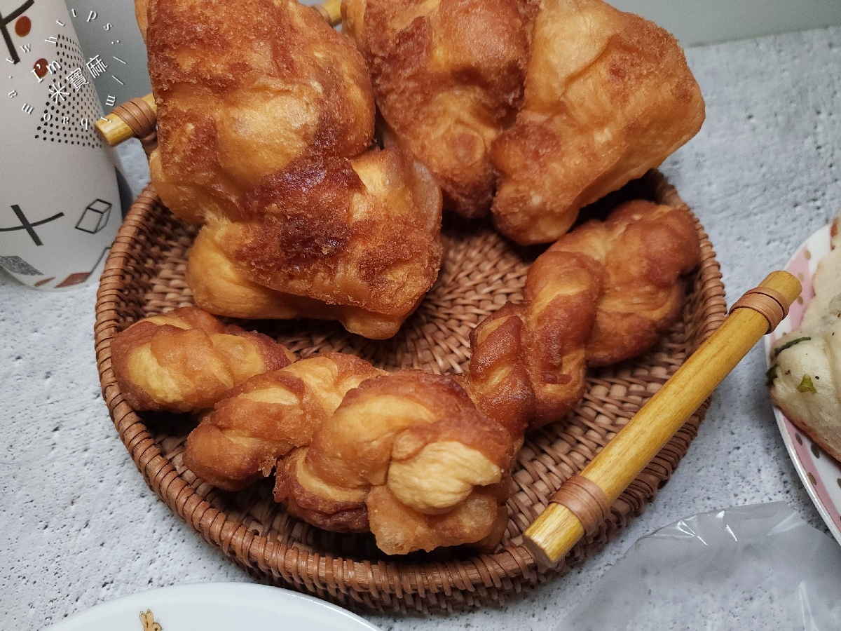 熊記燒餅油條專賣店｜新莊93年早餐老店，睡過頭就吃不到！排隊人潮滿到爆，這幾樣必點！