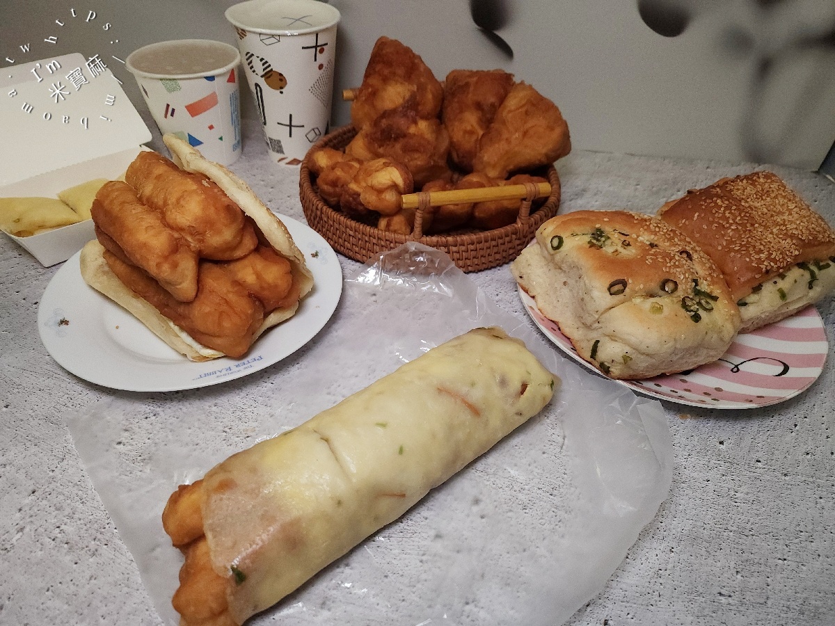 熊記燒餅油條專賣店｜新莊93年早餐老店，睡過頭就吃不到！排隊人潮滿到爆，這幾樣必點！