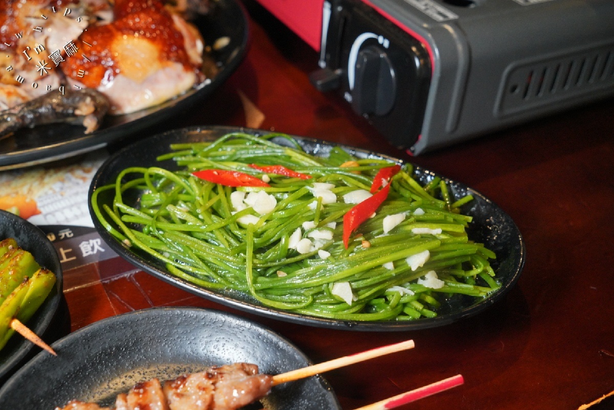 雞老闆桶仔雞｜士林美食推薦，聚餐歡唱KTV免費，當月壽星再加碼送生啤酒！