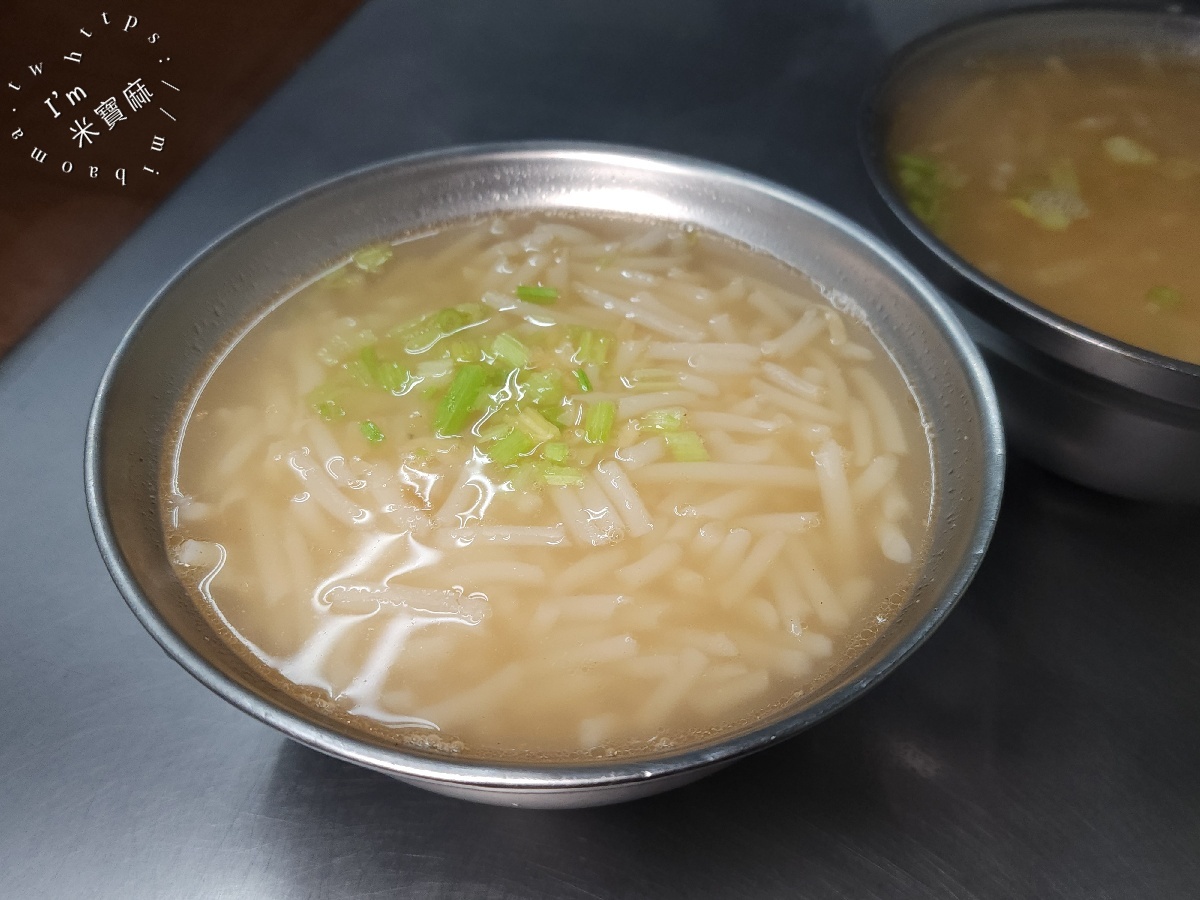 崇光米粉湯（帥哥米粉湯）｜新店在地人激推！銅板價古早味，黑白切、麻醬麵一樣銷魂