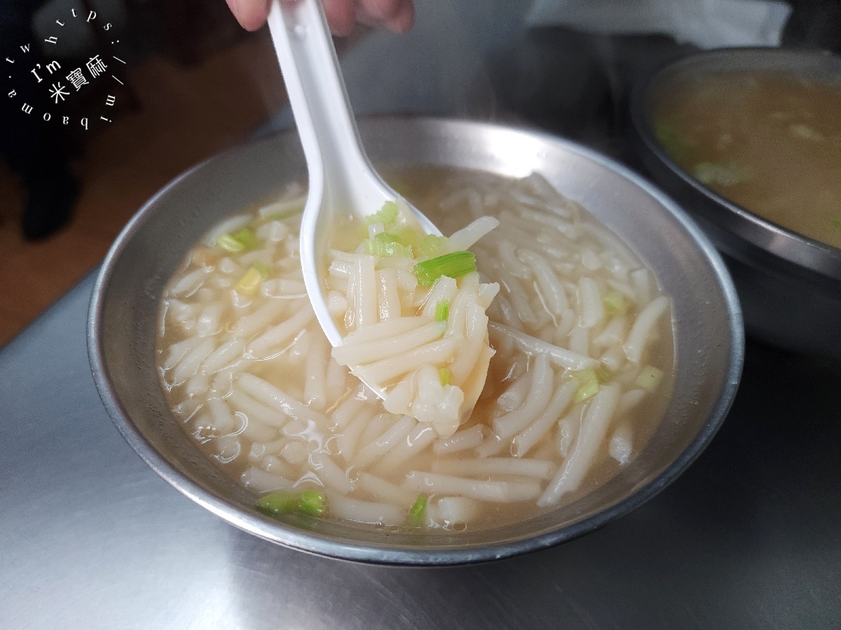崇光米粉湯（帥哥米粉湯）｜新店在地人激推！銅板價古早味，黑白切、麻醬麵一樣銷魂