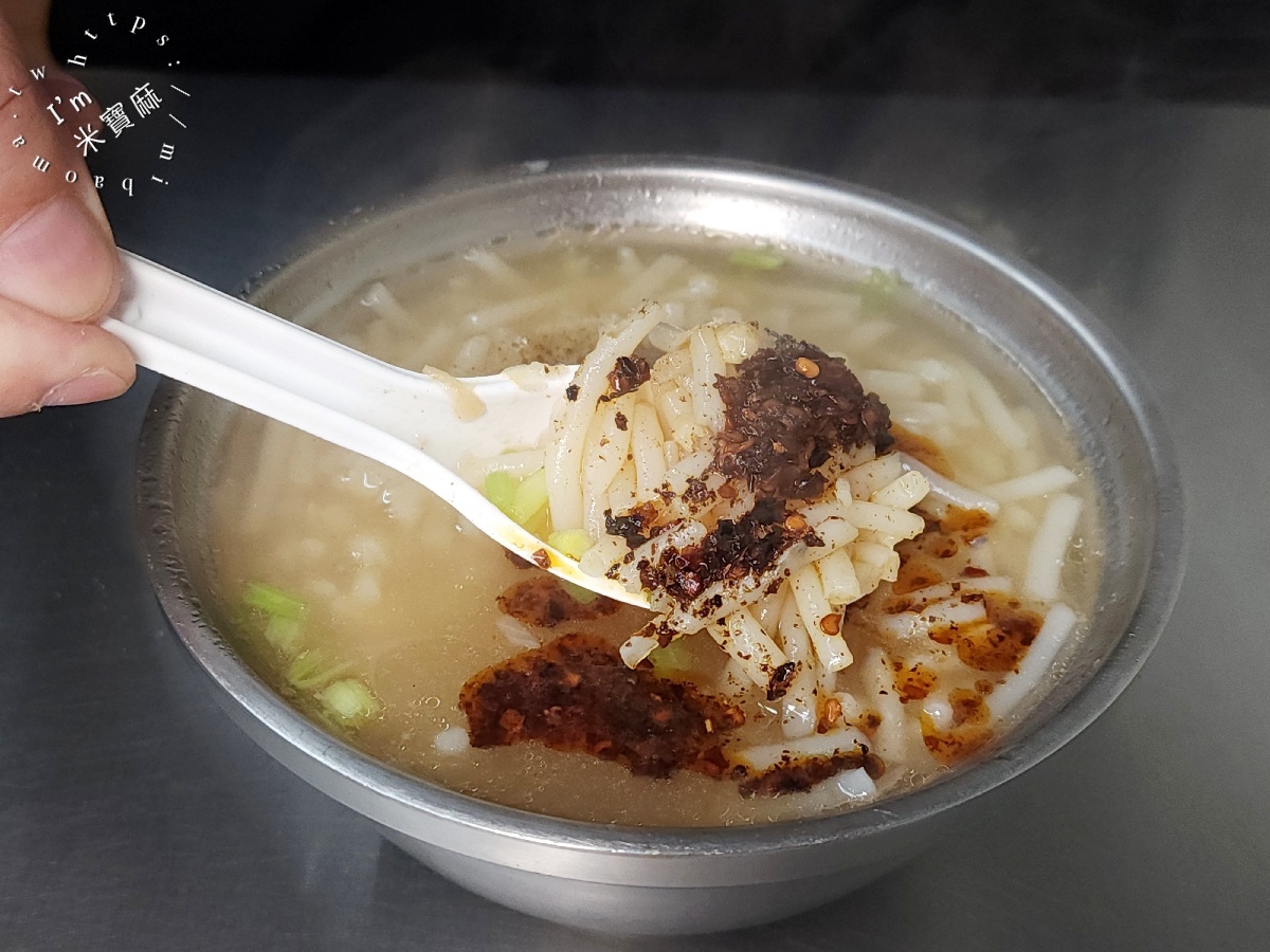 崇光米粉湯（帥哥米粉湯）｜新店在地人激推！銅板價古早味，黑白切、麻醬麵一樣銷魂