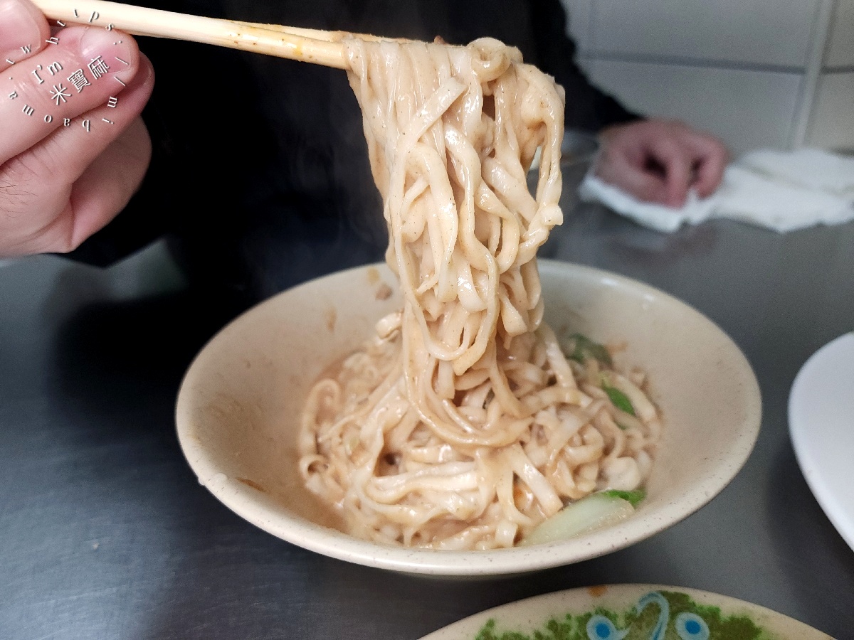 崇光米粉湯（帥哥米粉湯）｜新店在地人激推！銅板價古早味，黑白切、麻醬麵一樣銷魂
