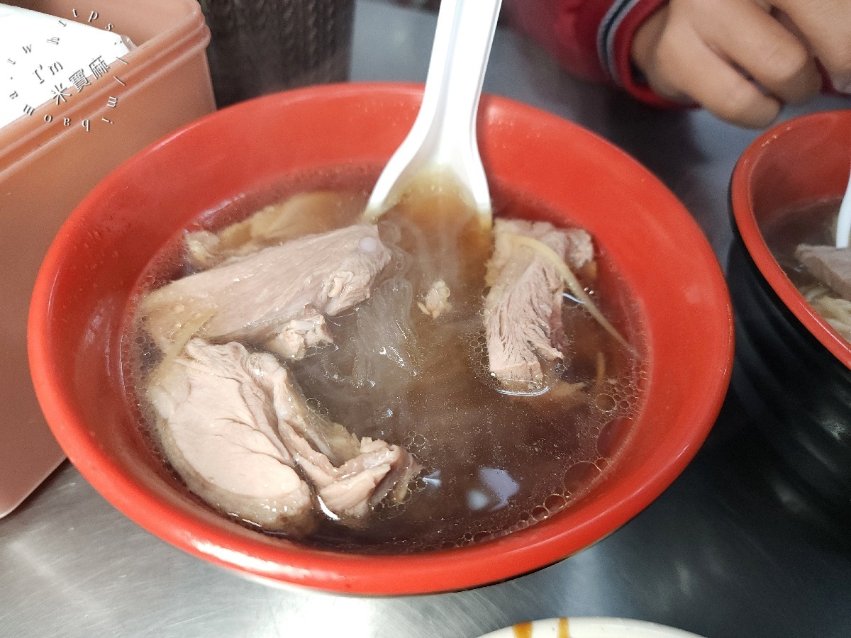 好吃當歸鴨｜樂華夜市美食，暖心湯頭與銷魂鴨肉，百元平價享受