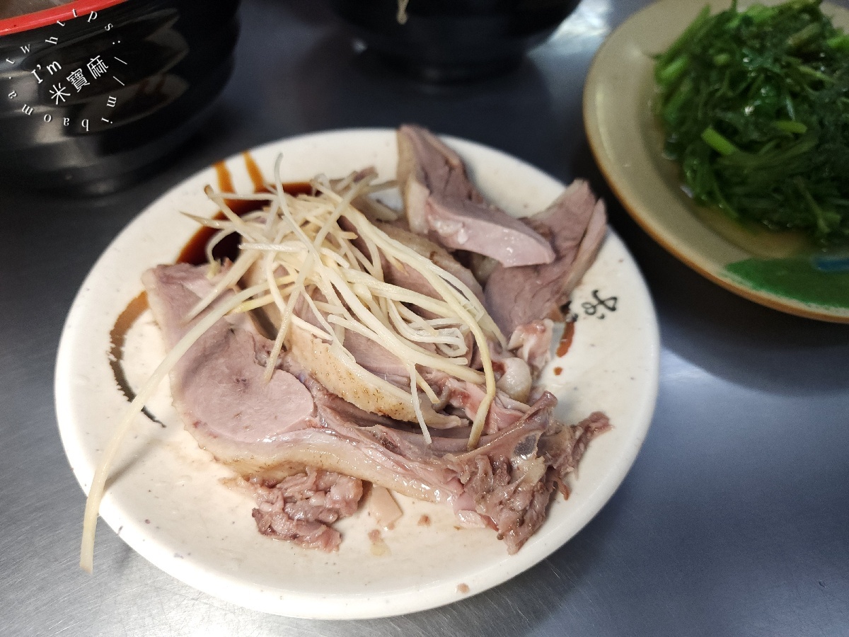 好吃當歸鴨｜樂華夜市美食，暖心湯頭與銷魂鴨肉，百元平價享受