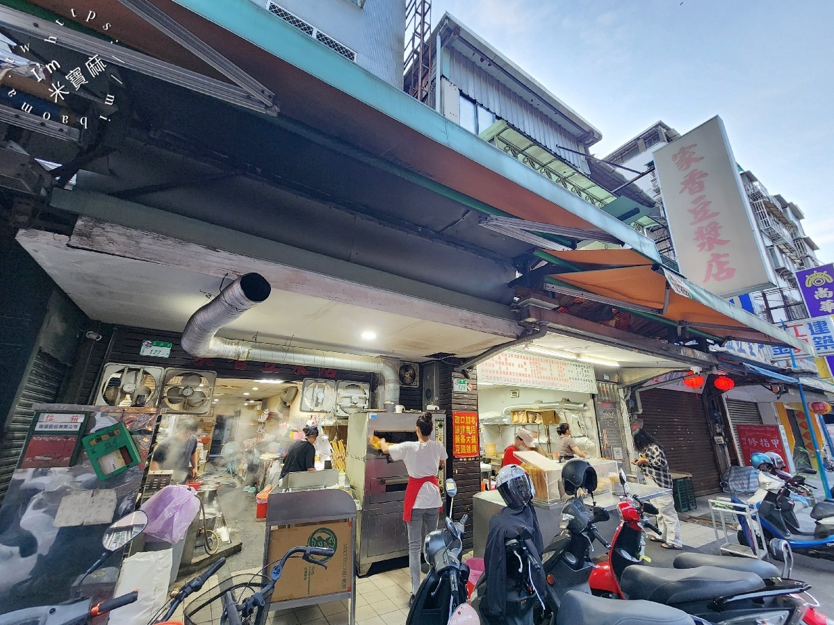 家香豆漿店｜信義區早餐，酥香燒餅油條、爆汁小籠包，在地人也愛的吳興街排隊美食