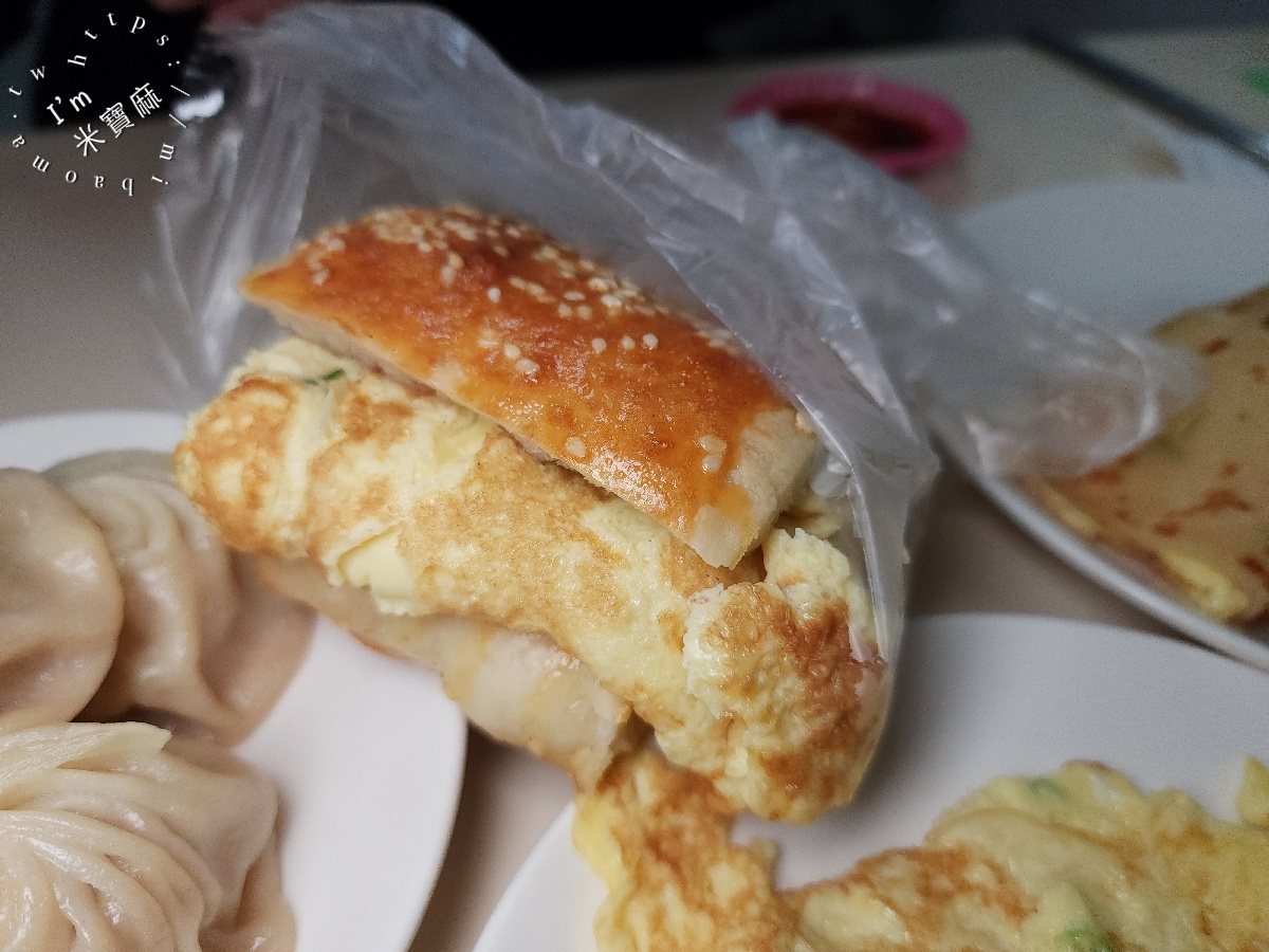 家香豆漿店｜信義區早餐，酥香燒餅油條、爆汁小籠包，在地人也愛的吳興街排隊美食