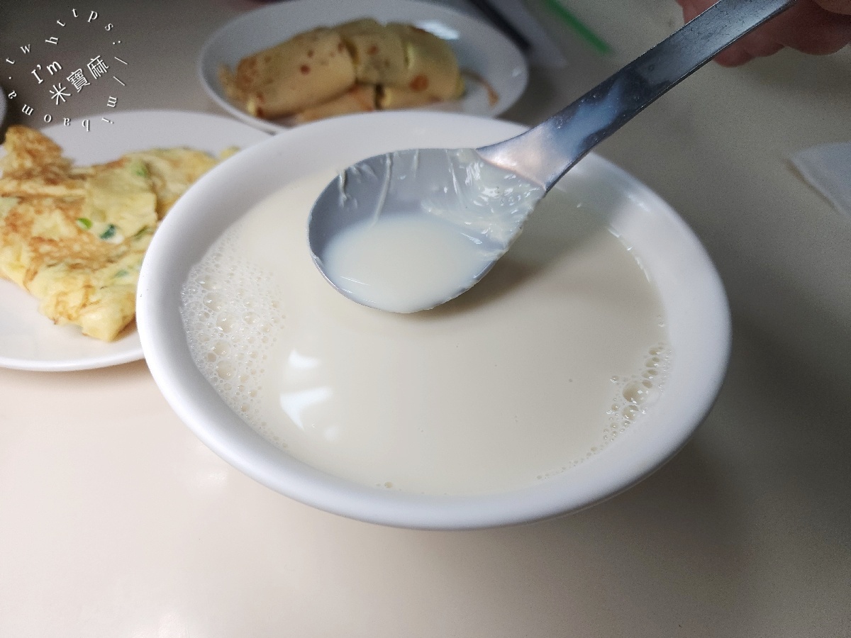 家香豆漿店｜信義區早餐，酥香燒餅油條、爆汁小籠包，在地人也愛的吳興街排隊美食